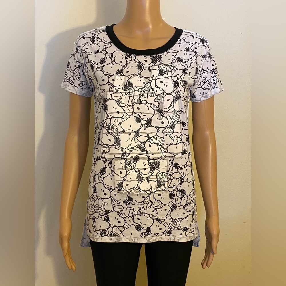 New w/o Tags Peanuts Reversible Hi-Low Short Sleeve Tee Shirt